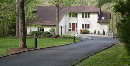 Sealcoat your driveway in Jenison MI